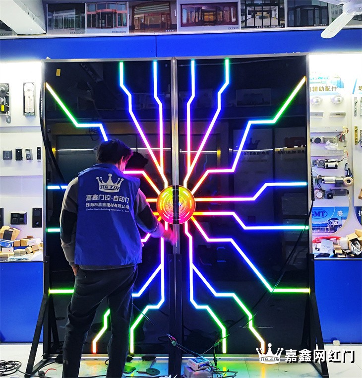 科技网红平开门